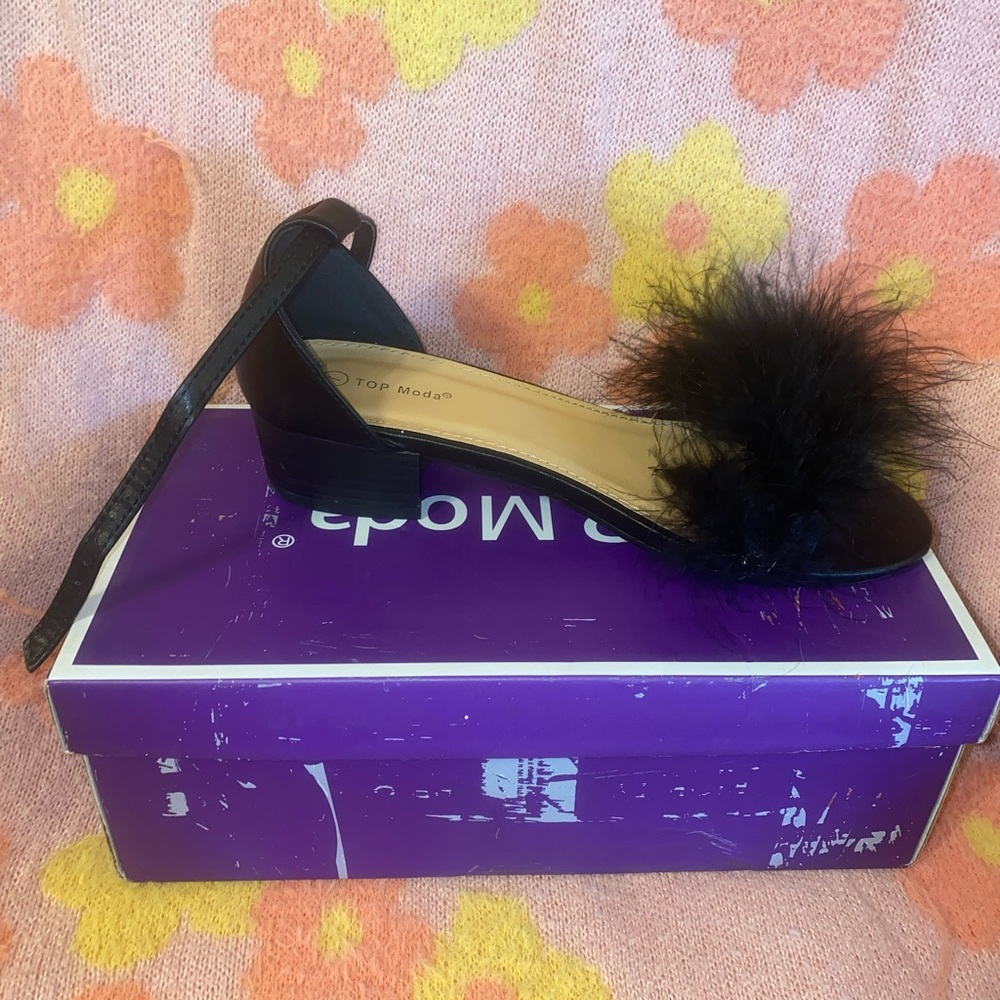 TOP Moda Black Feathered Heels